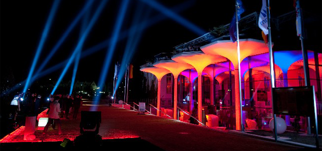 Dimmerpacks und kopfbewegte Scheinwerfer